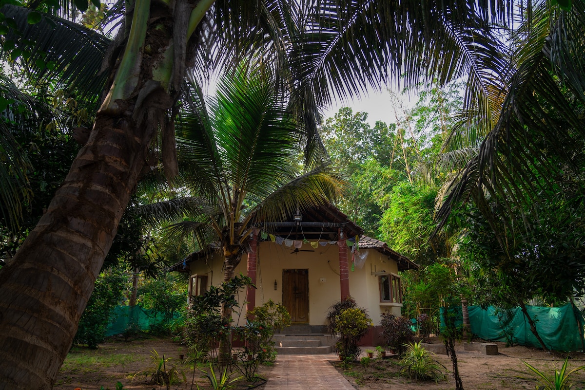 Sri Tulasi FarmStay ，带私人泳池的Kerala House