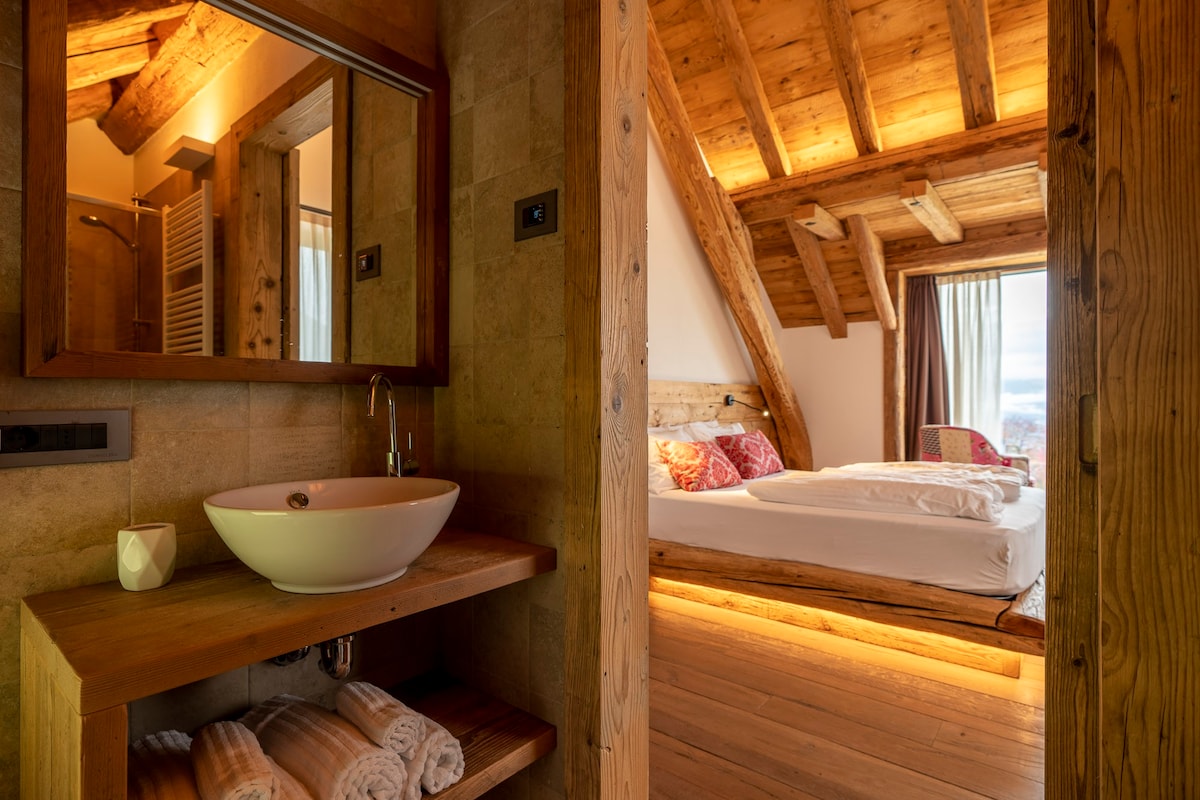 豪华度假木屋，配备桑拿房和室外按摩浴缸