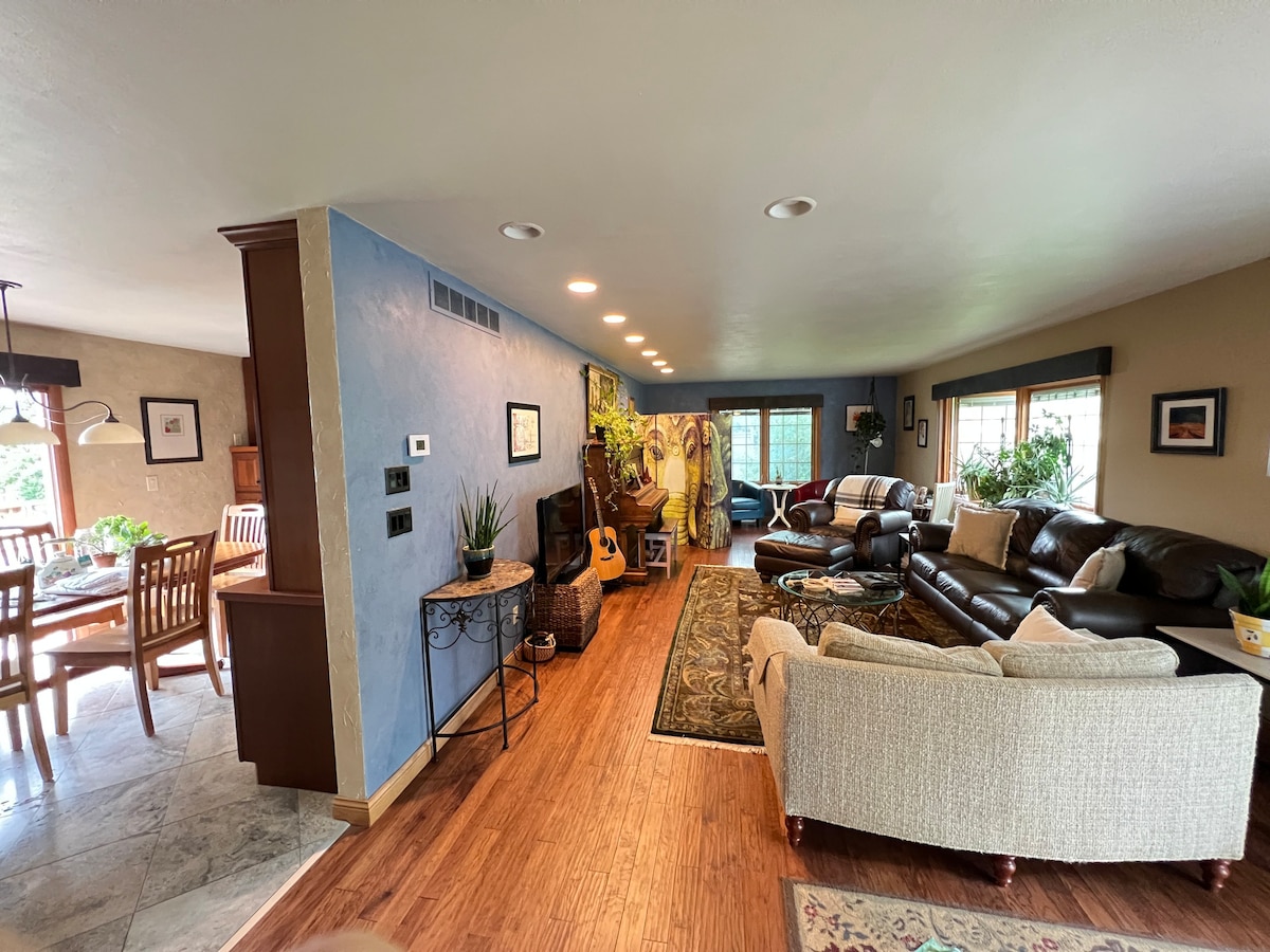 Elegant West Blvd Home w/ Cedar Sauna