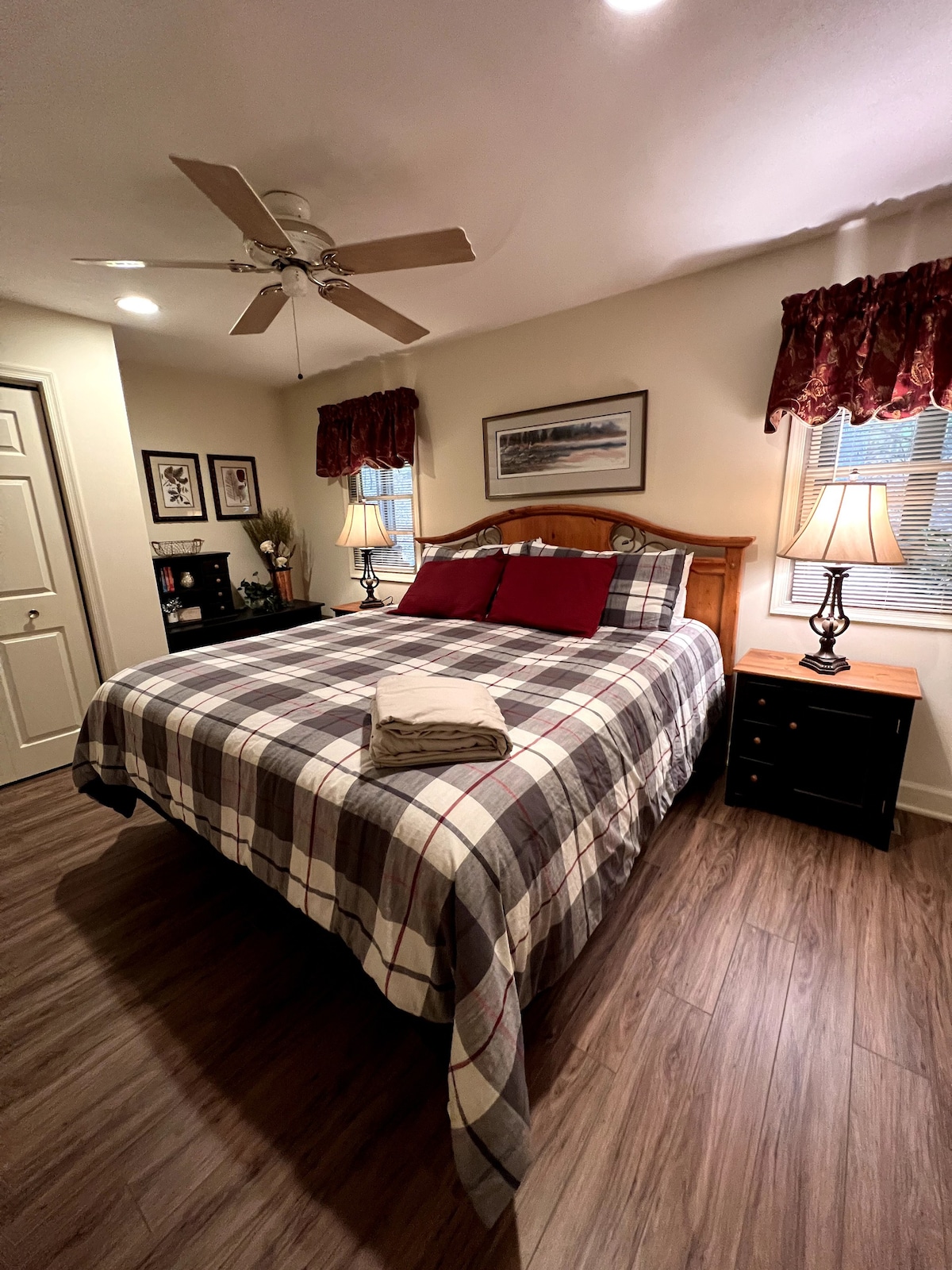 Raystown Retreat - Spacious Luxury Family Cabin