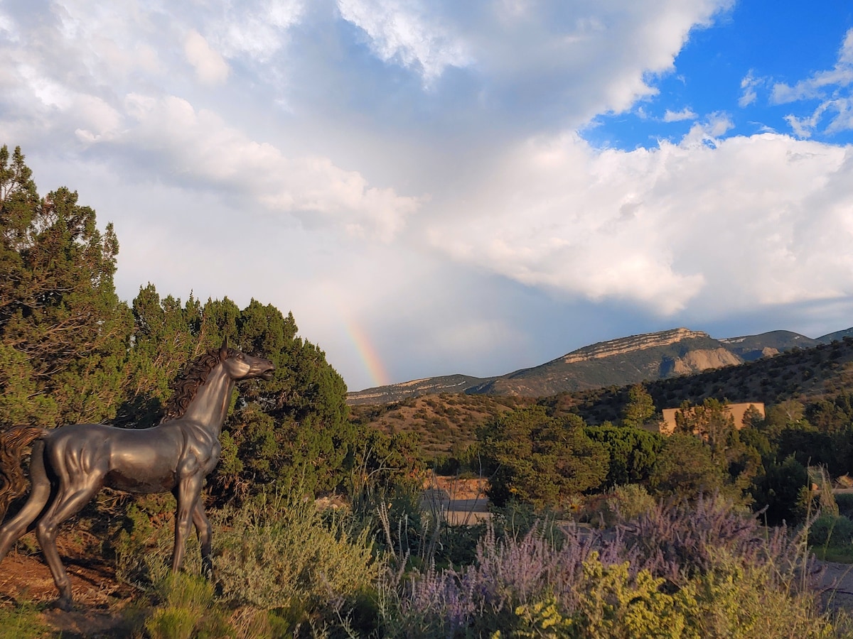 The Bunkhouse, Mountain Vistas in the High Desert