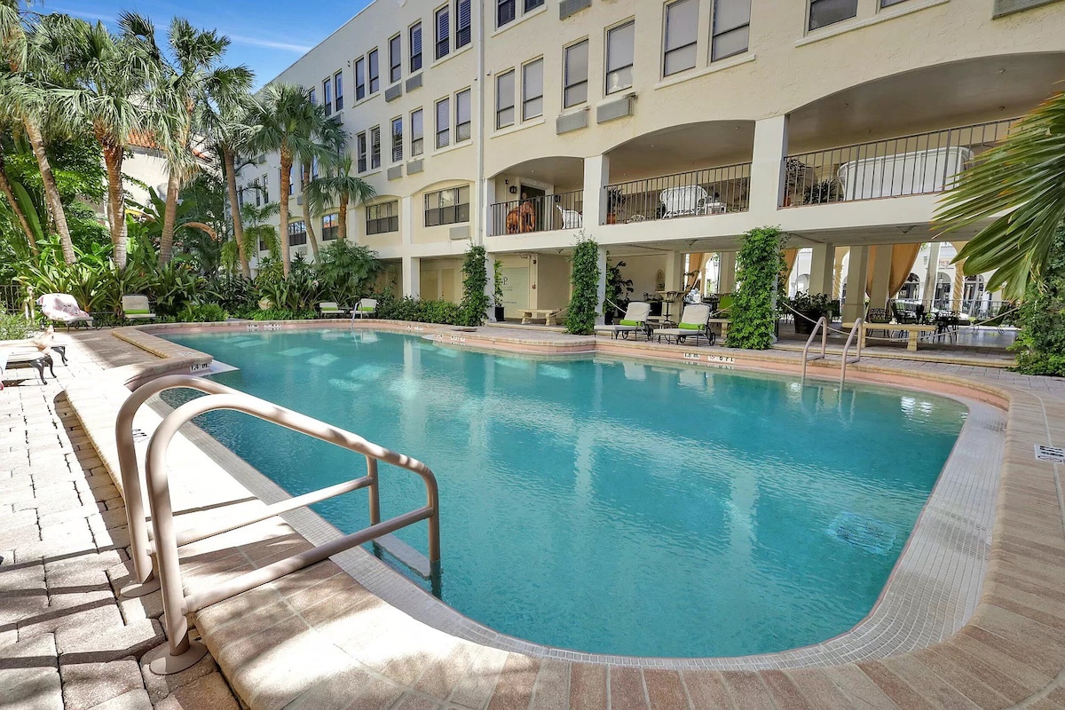 棕榈滩岛泳池单间公寓，距离海滩3个街区！
