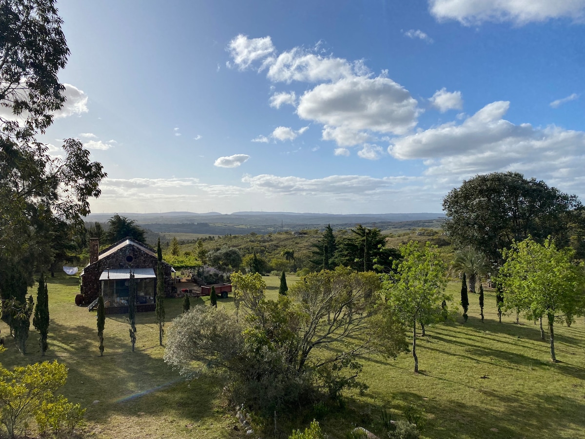 Casa y campo en la sierra, a 50' de Punta del Este