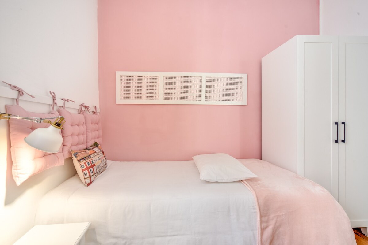 Coquette Home Lisbon - Quarto Rosa客栈