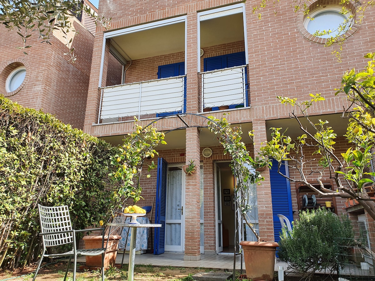 casa stupenda con giardino al centro