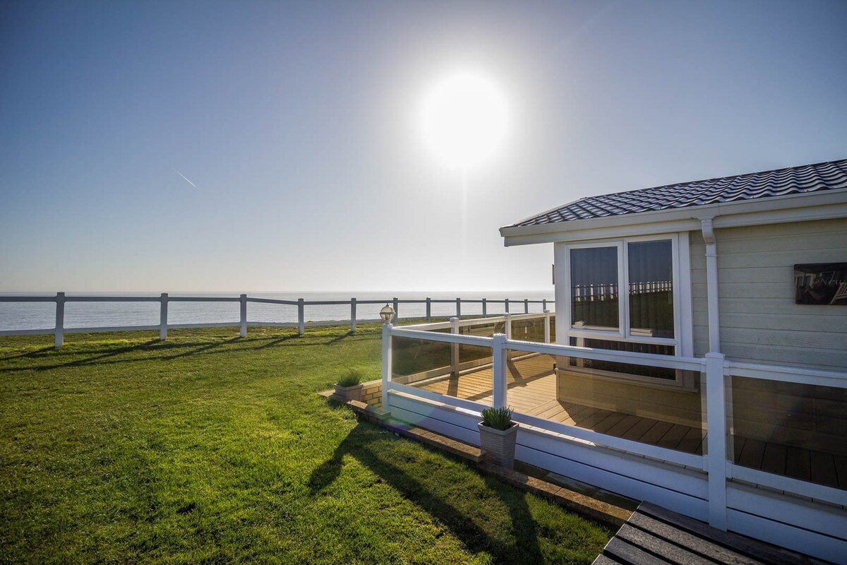Luxury lodge with stunning sea views at Hopton Haven Park ref 80055S