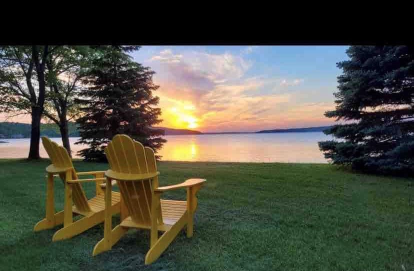 Cozy Lakefront Getaway