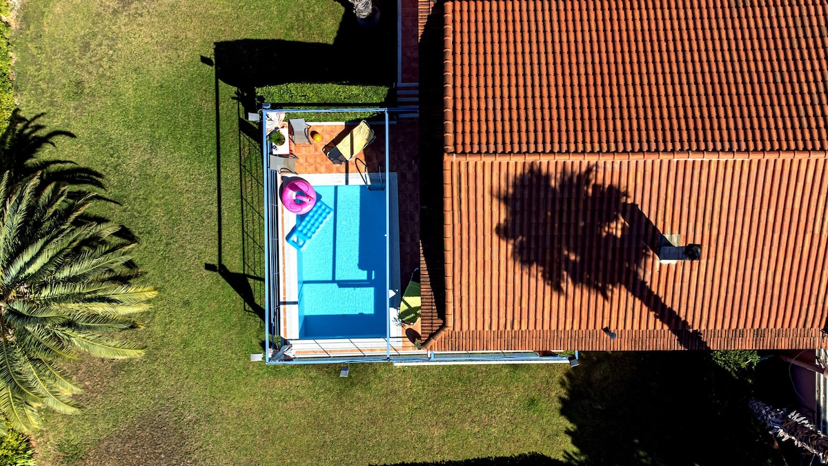 舒适的小型智能别墅，带私人泳池Mantineia