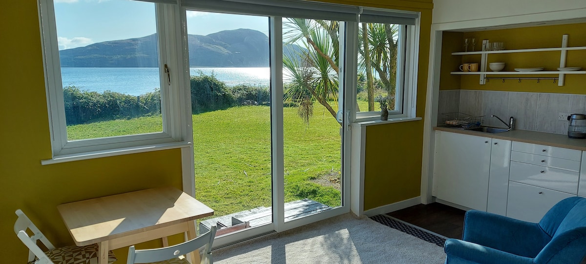 Shore-front studio - 10 mins walk to Lamlash