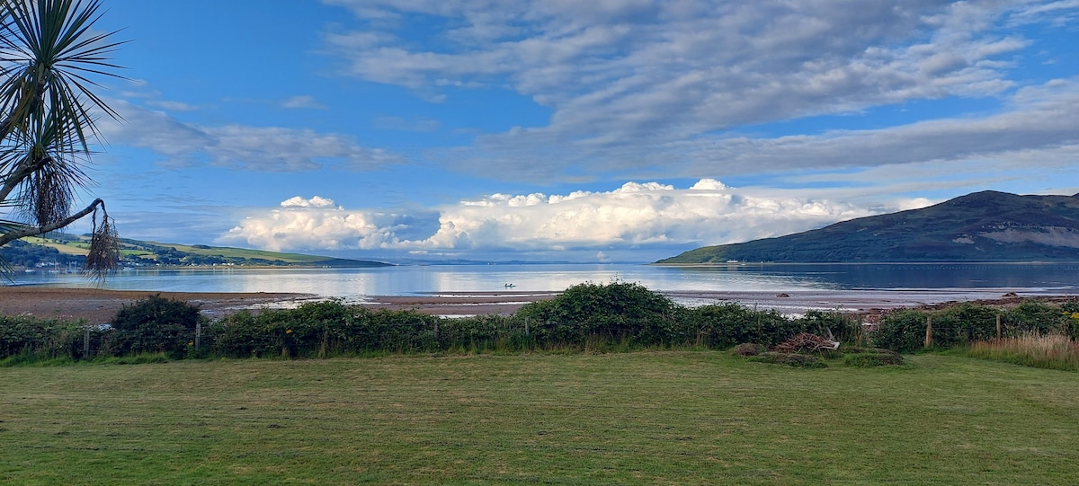 Shore-front studio - 10 mins walk to Lamlash