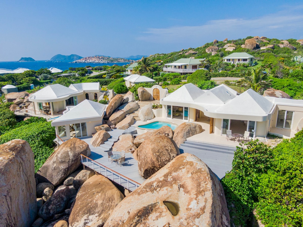 Water's Edge Villa - Dramatic Ocean Views, 2 Pools