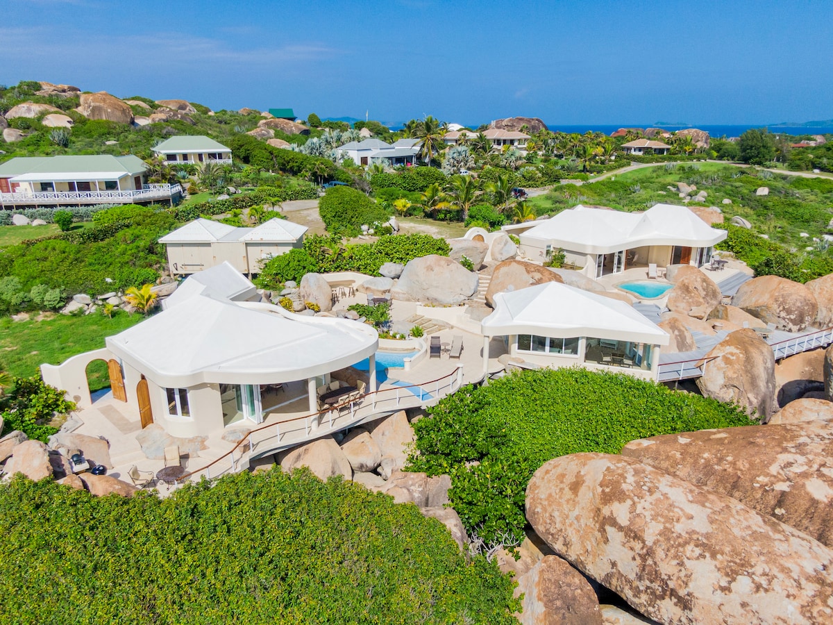 Water's Edge Villa - Dramatic Ocean Views, 2 Pools