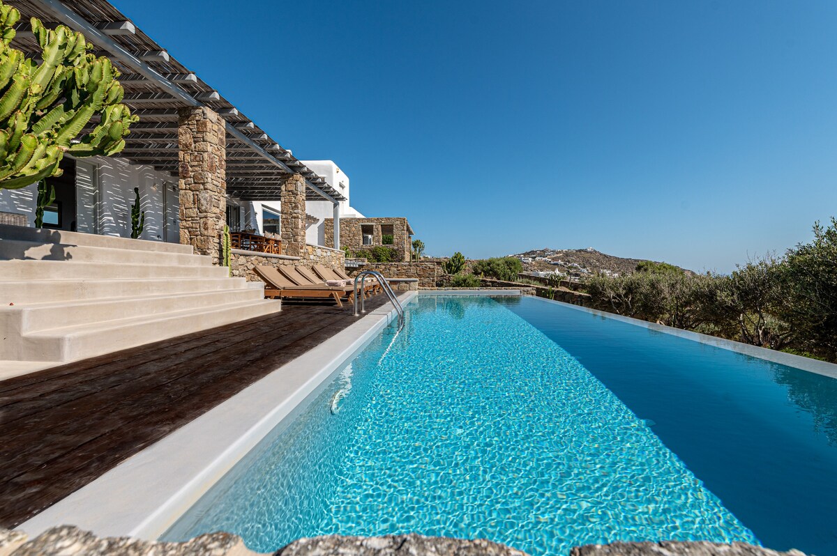 Dreamlike Villa 1, Private Infinity Pool!