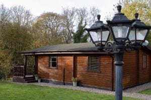 带热水浴缸的Beech Lodge自炊式小木屋