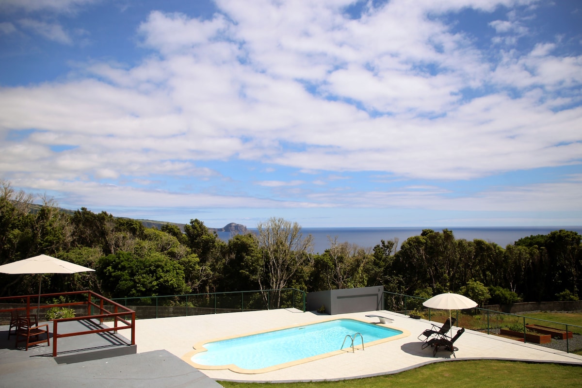 3 Bedroom Villa By The Sea w/ Swimming Pool, Horta