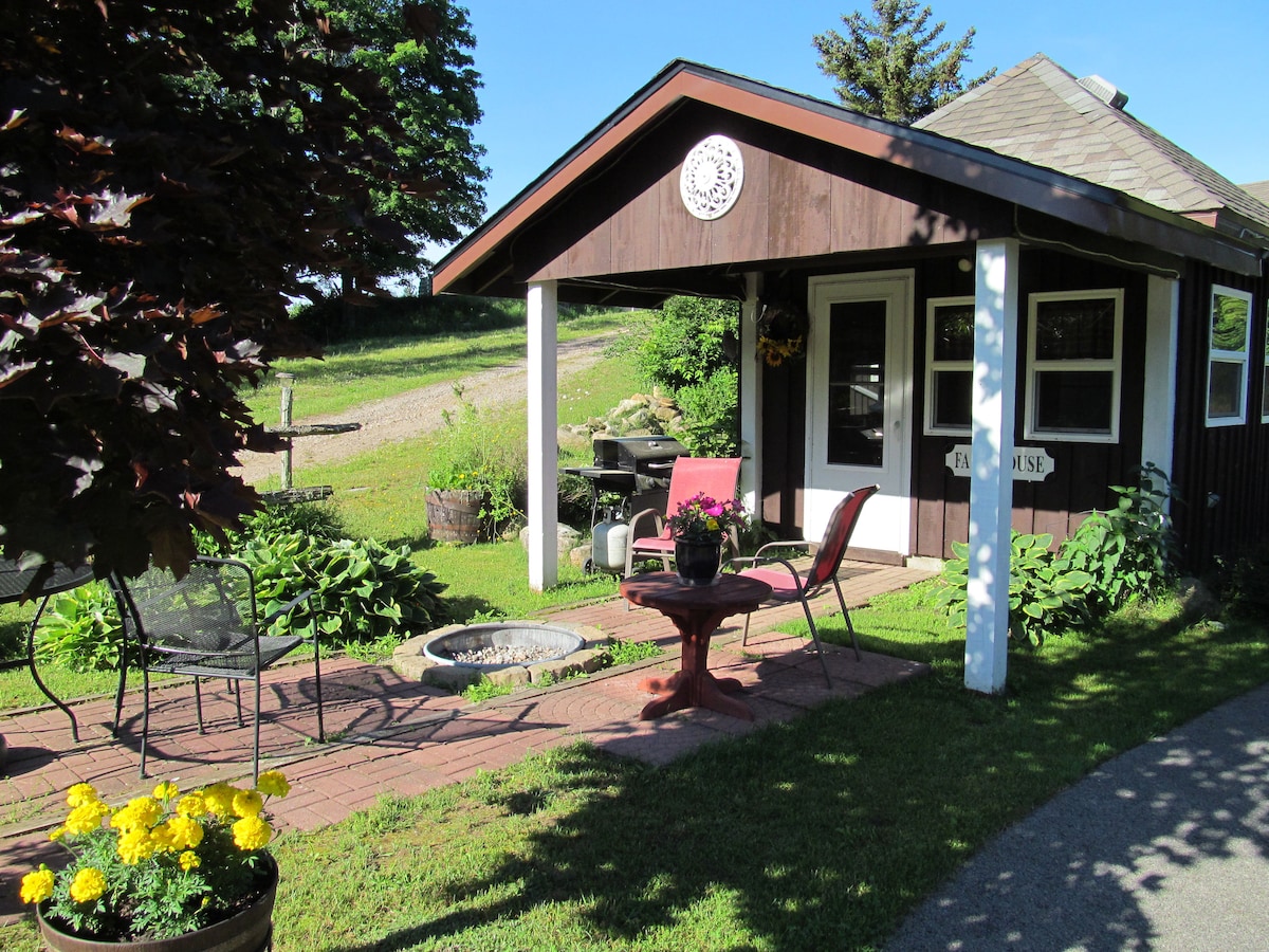 "Entirely-Private" Adirondack Guest House Getaway!