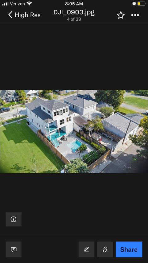 3 Story Home, Pool, views of FQ