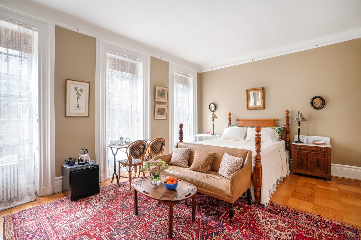 Charming Park Avenue Elegance: Heart of Manhattan