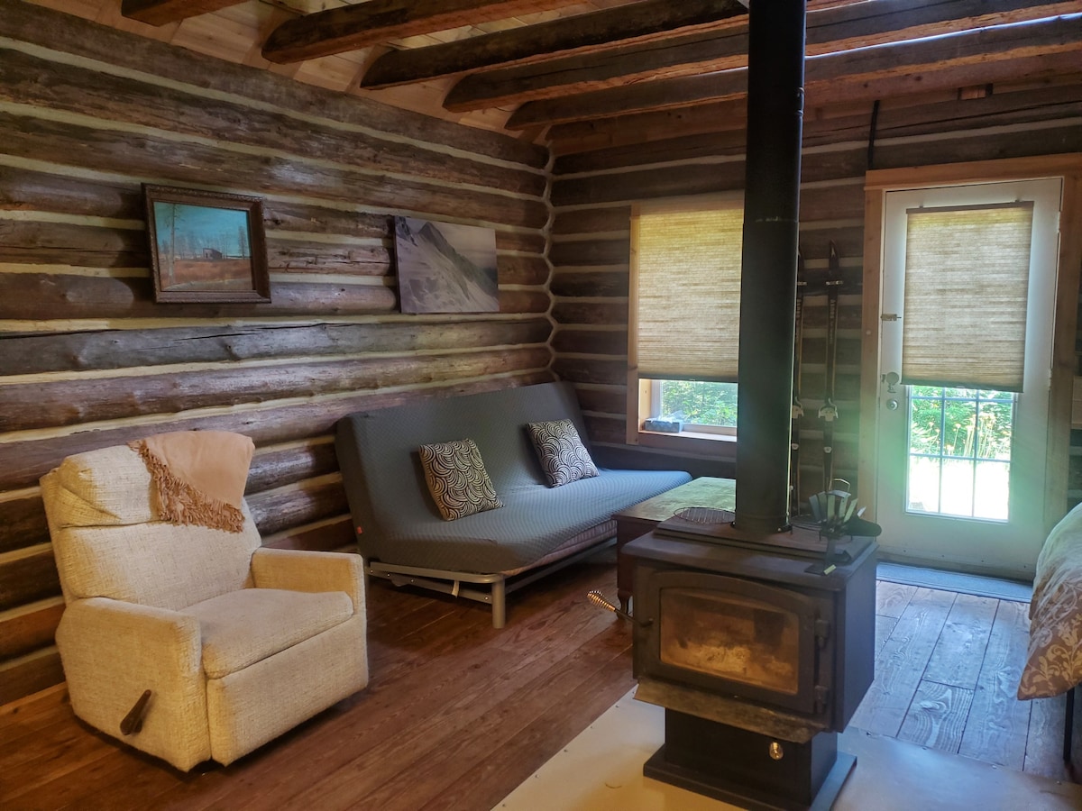 Keystone Cabin - Rustic Comfort in the Kootenays