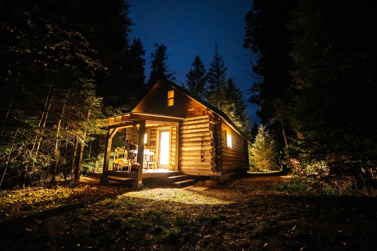 Keystone Cabin - Rustic Comfort in the Kootenays