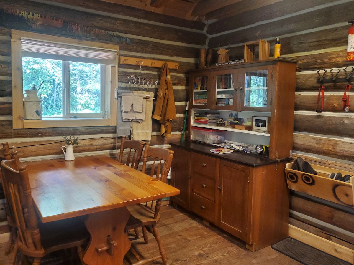 Keystone Cabin - Rustic Comfort in the Kootenays