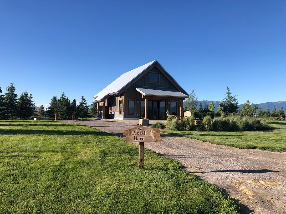 毗邻Flathead Lake的豪华农家仓房