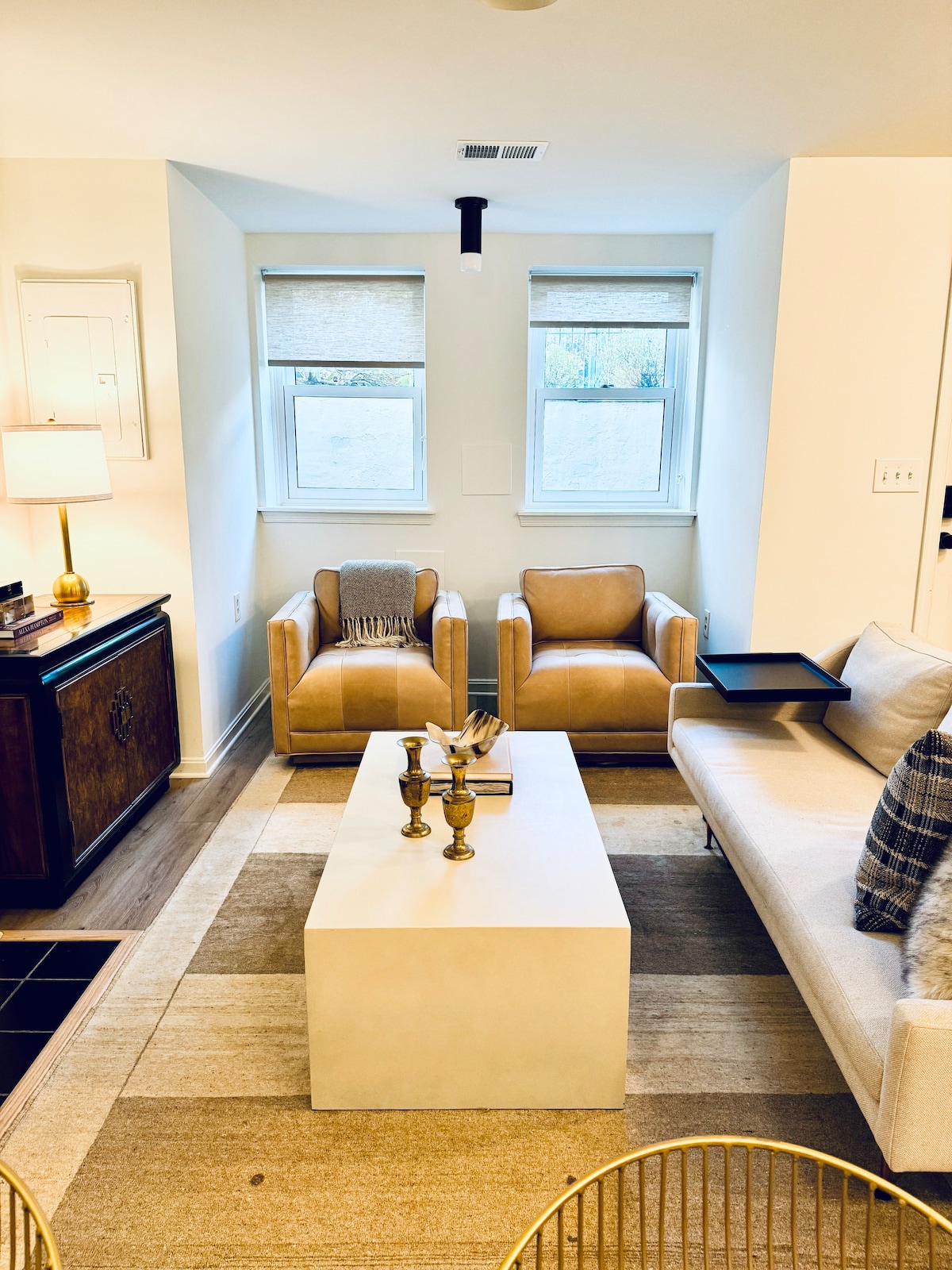 2 BR-Capitol Hill-2 blks Metro!