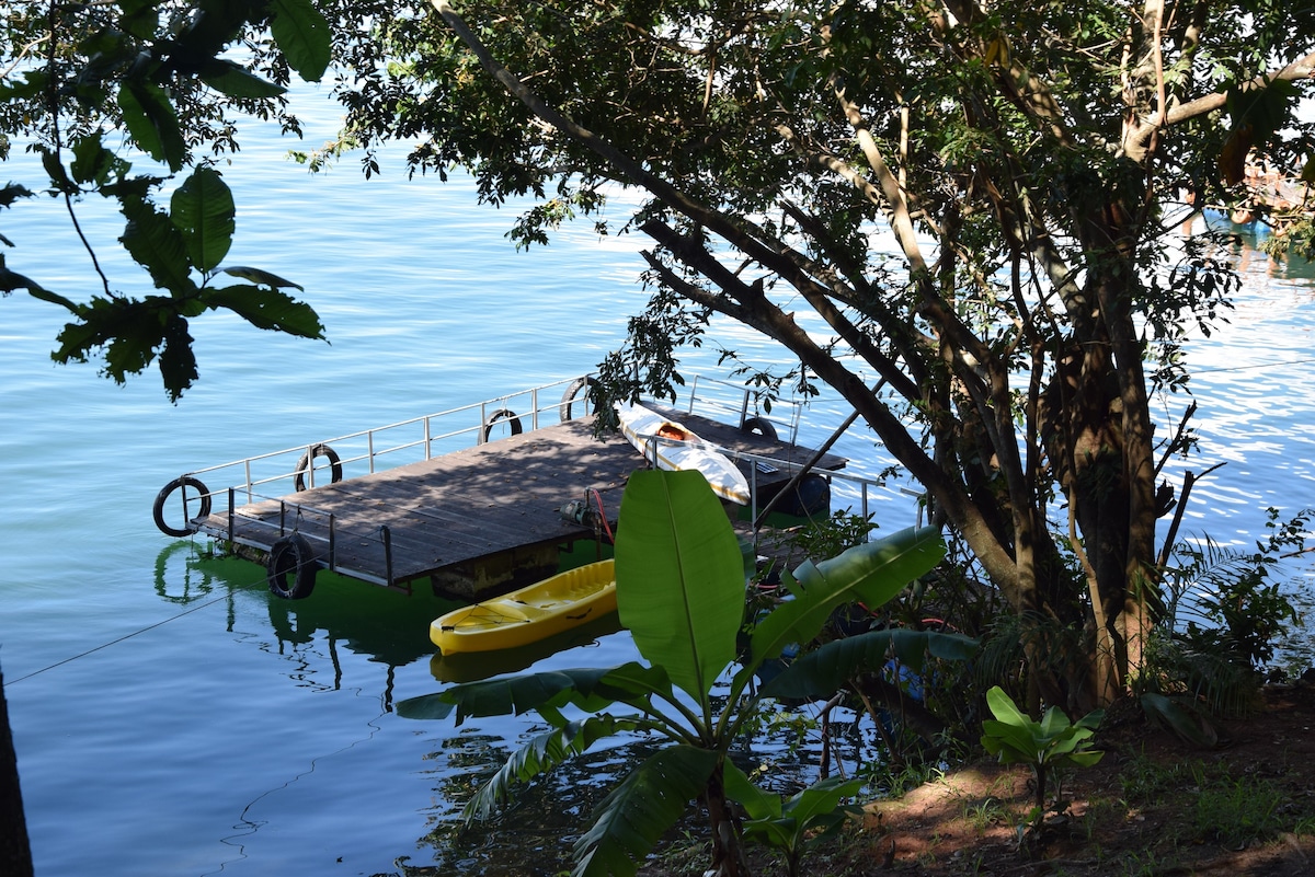 Rancho Tucunaré -beira do Rio Paraná