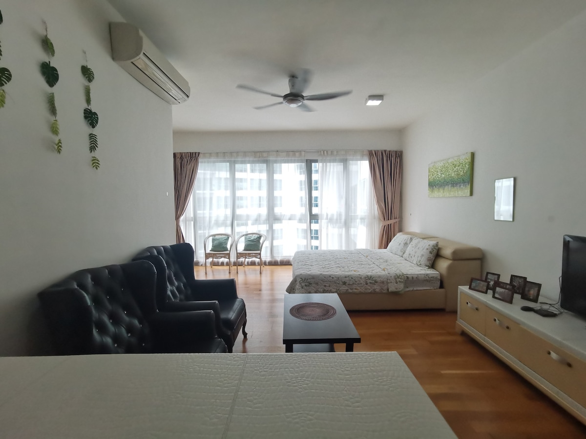 采用现代设计风格的舒适单间公寓/吉隆坡双子塔无边泳池