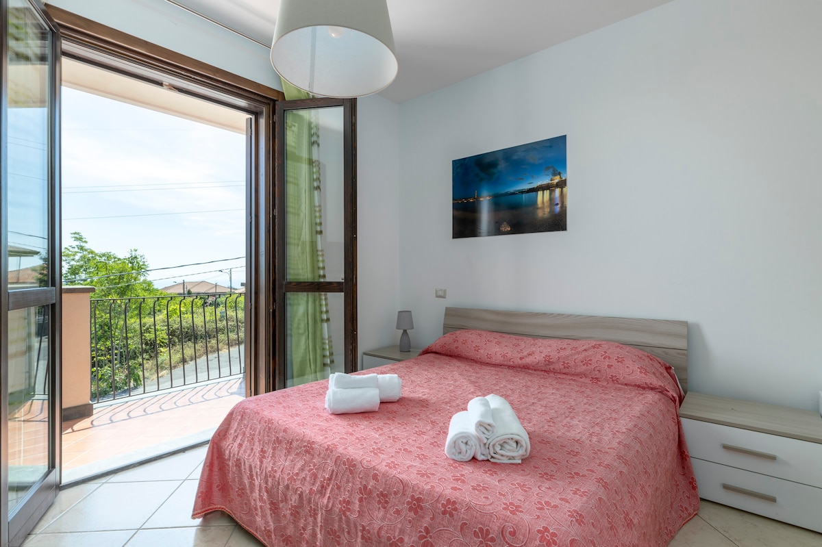 「Serracozzo」房间，位于L 'Etna和大海之间