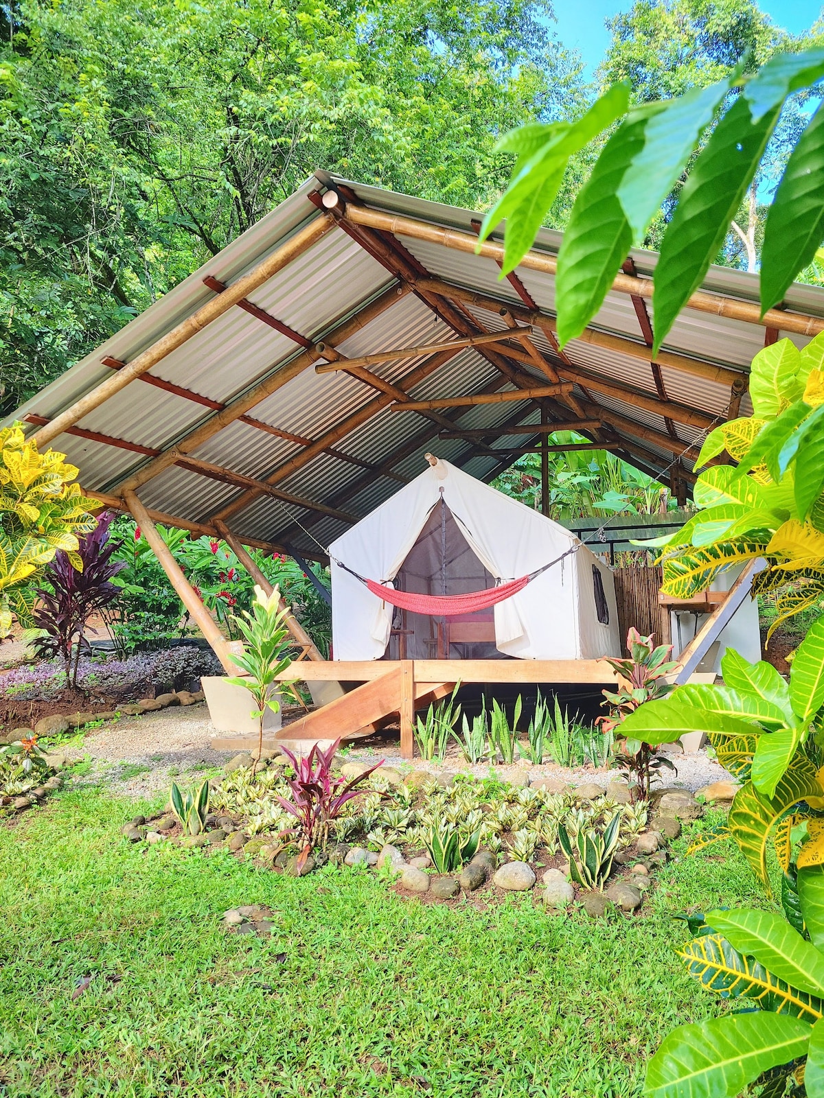 Tucan Glamping Tent at Cascada Elysiana瀑布