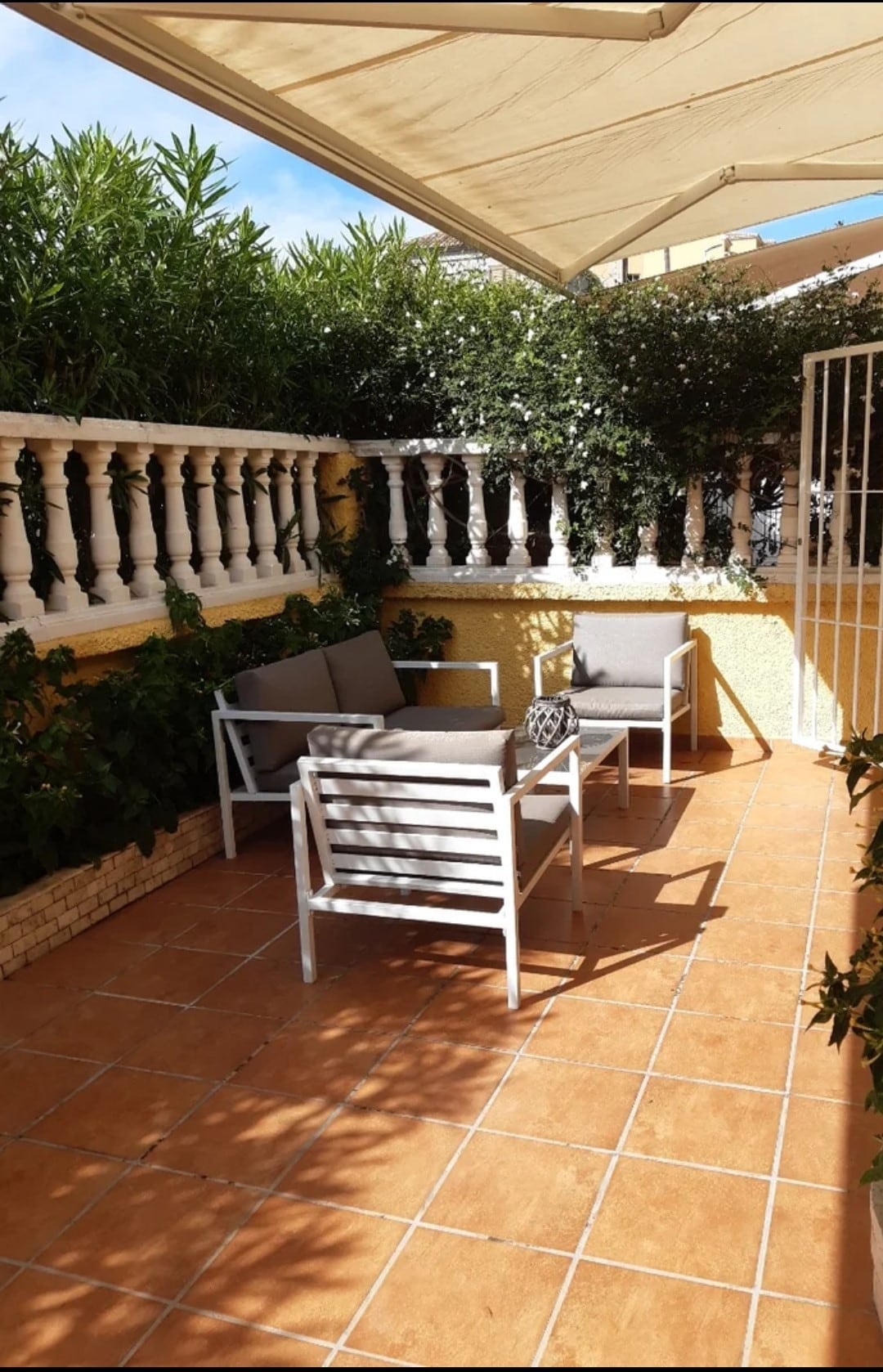 Adosado con terraza y buhardilla. Playa El Perelló