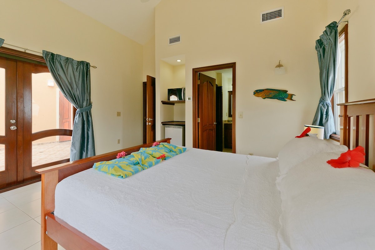 Luxury 2-bedroom 2 Bathroom Beachfront Villa