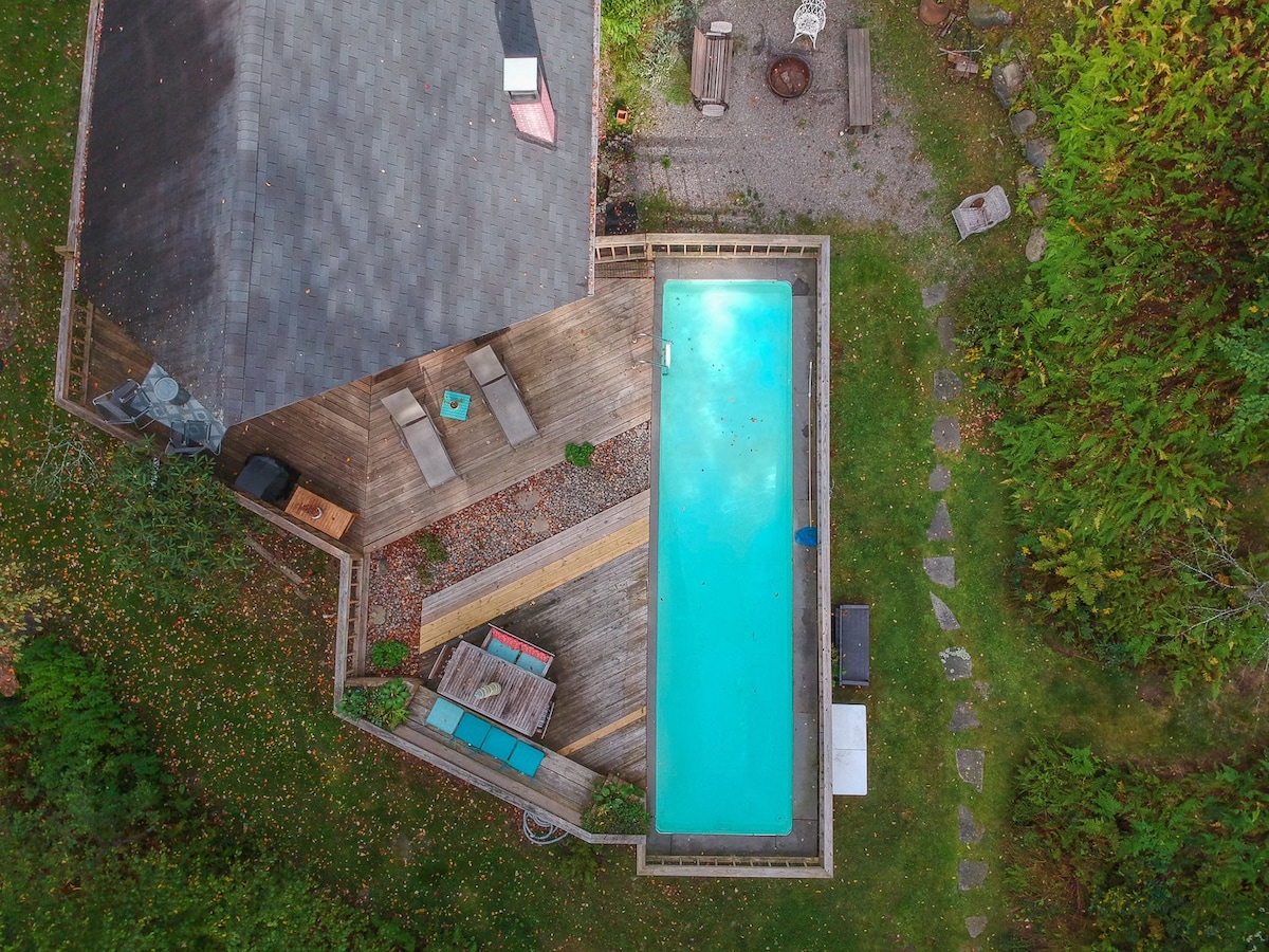 利文斯顿庄园泳池和湖度假屋
