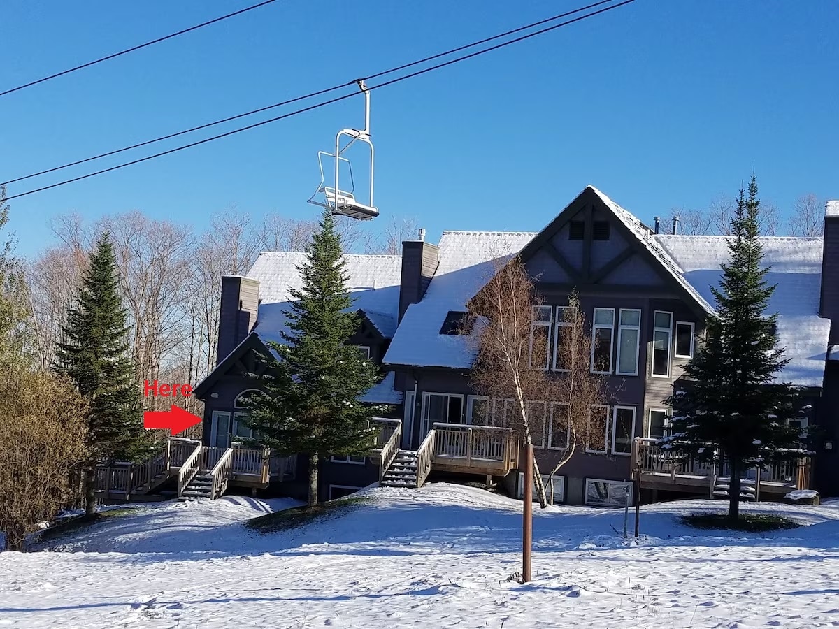 Luxury 5BR/4BA Ski-in/out Jay Peak SV125 Trailside