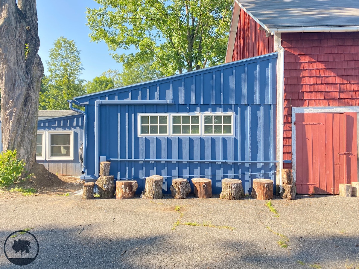 The Blue Elm - A Historic Country Cottage