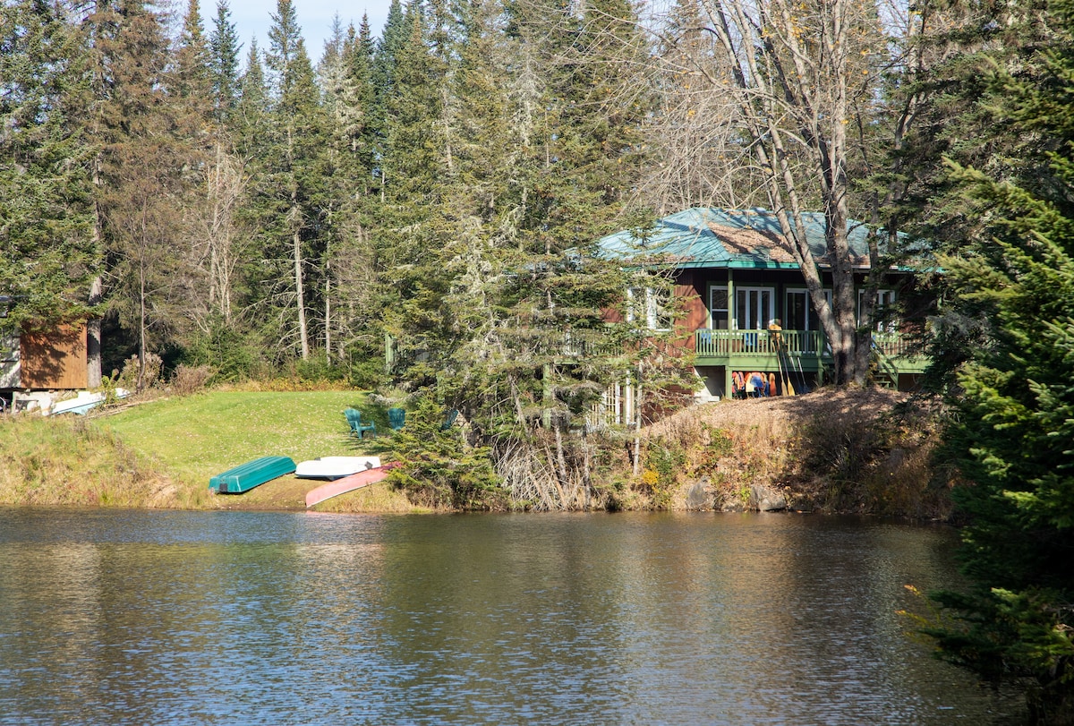 湖滨和Jacques Cartier River + SPA （私密）