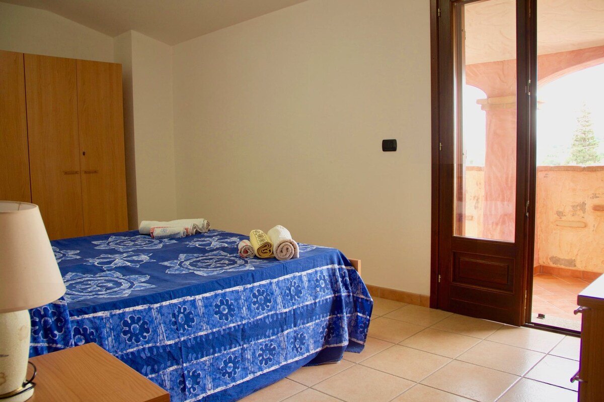 Room con bagno privato + cucina e spazi condivisi.