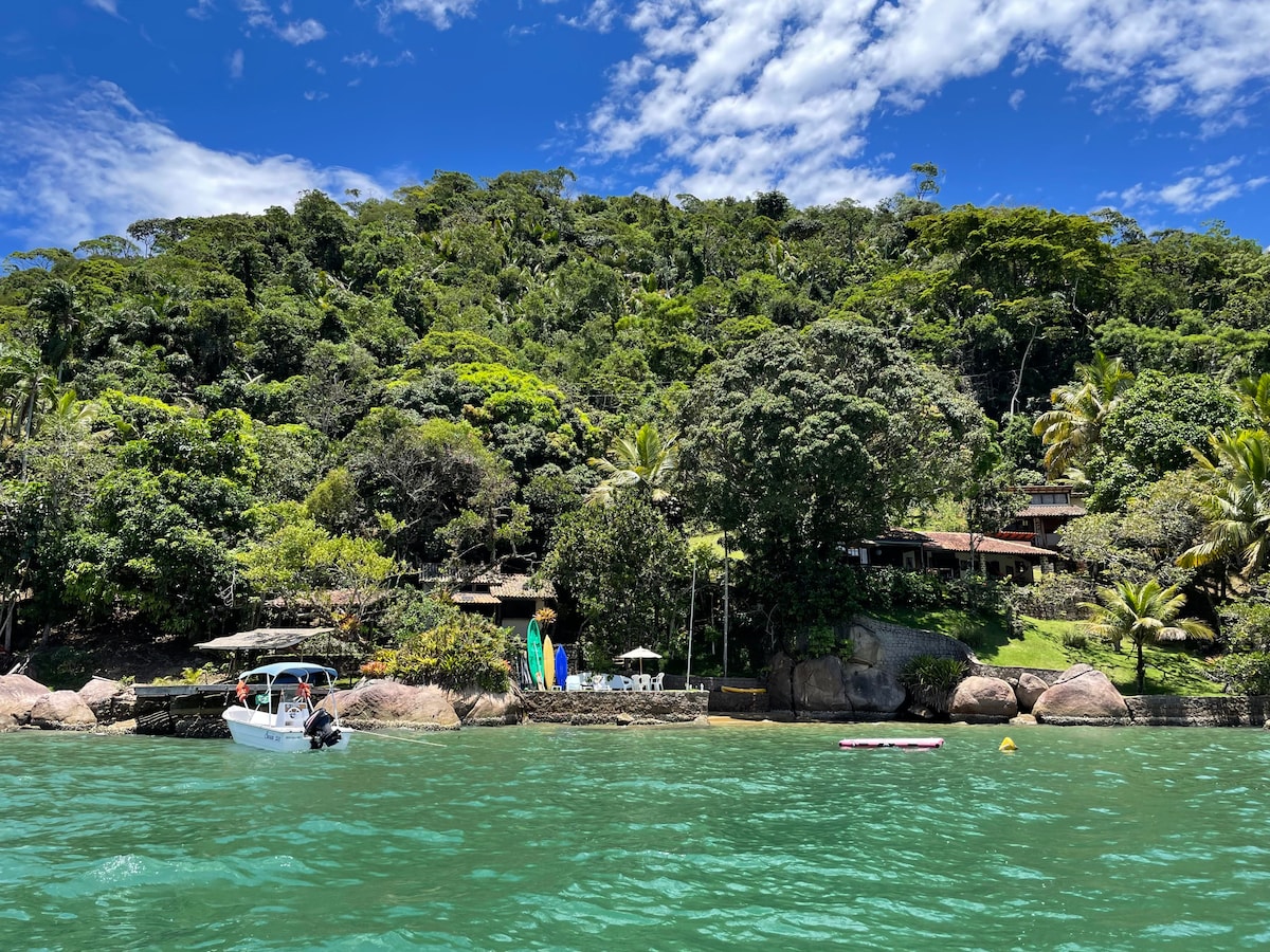 Beachfront House in Saco do Mamangua (Bromeliads)