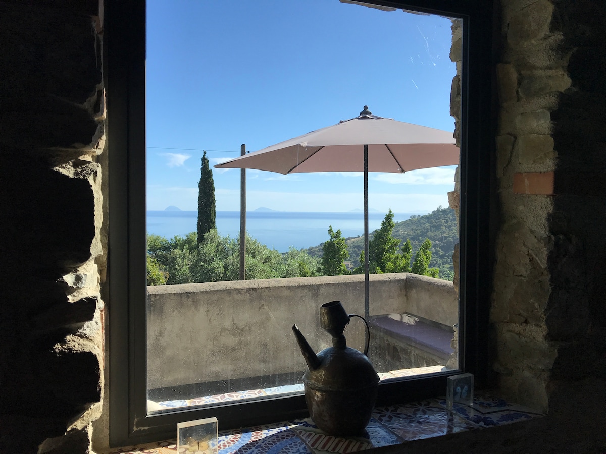 Casa Frers with view of the Aeolian Islands