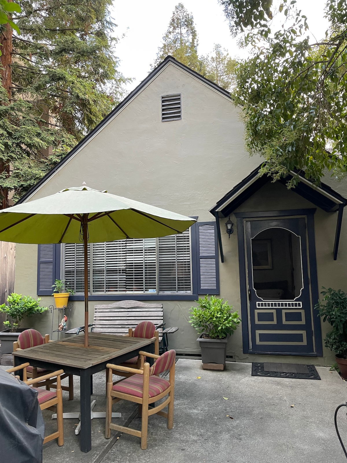 地址： Molly 's Cottage, Downtown Walnut Creek