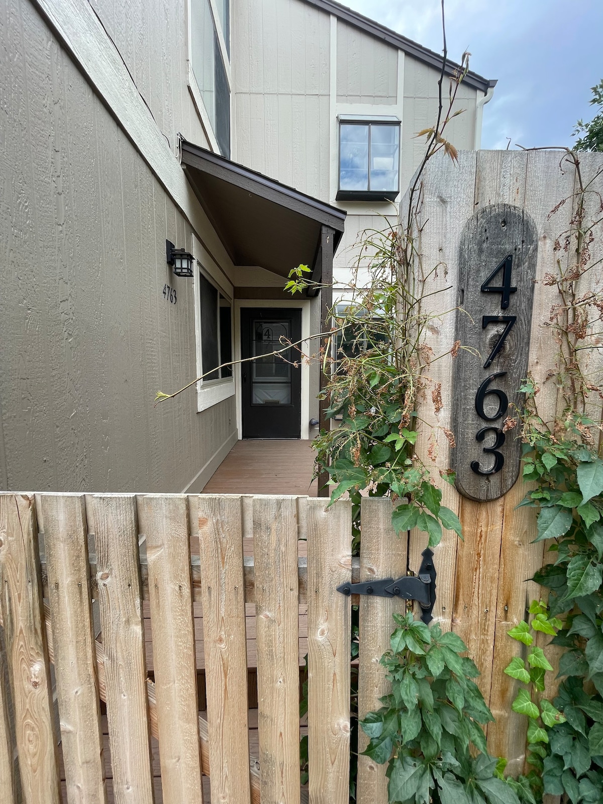 Two Bedroom Condo in South Boulder (Tantra Dr)