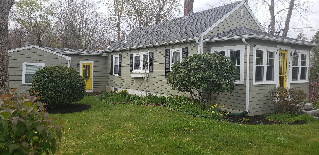 Cozy Cottage on Broadway