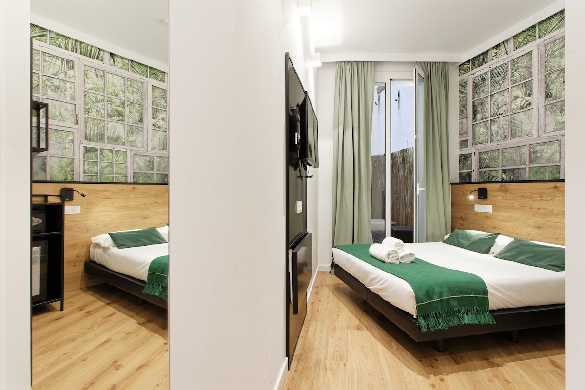 Double room with a terrace in Barcelona center