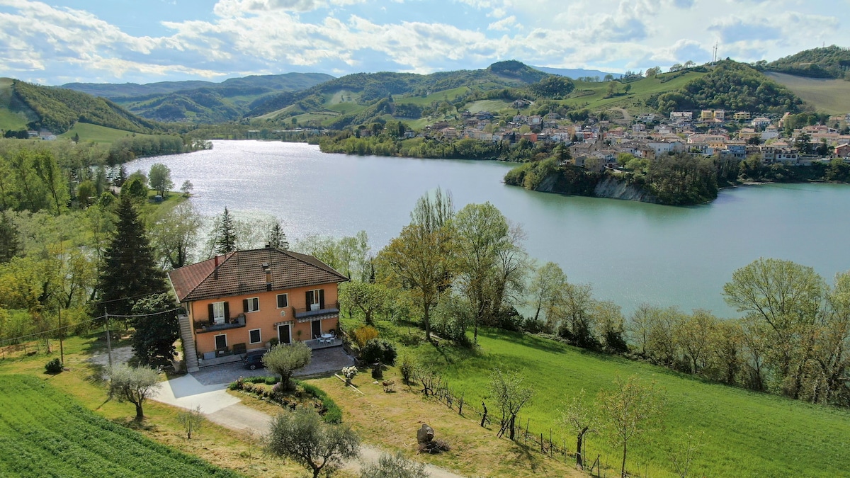 Peschiera ：湖上的一栋房子
