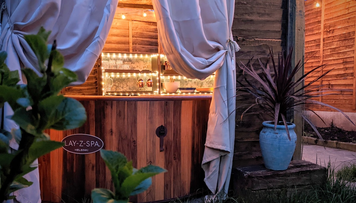 Baker 's Cottage, Urban Spa and Garden Bar