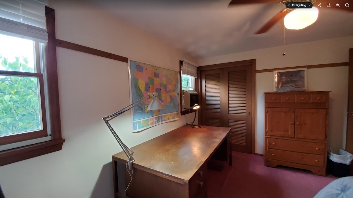 宽敞的房间，带办公桌和房子，可供共用-漂亮的区域