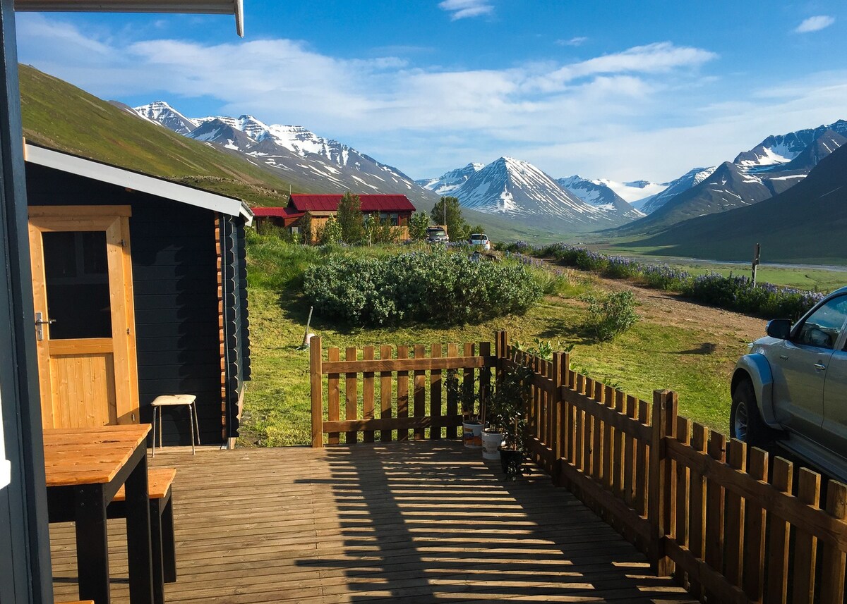 带景观的山间小木屋