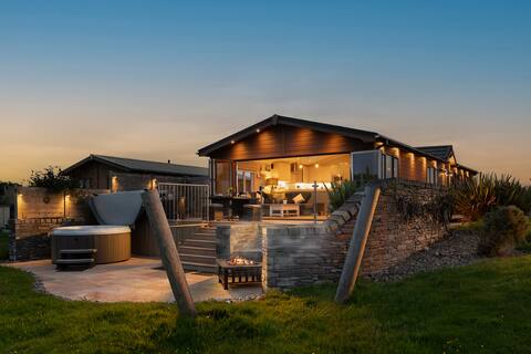 Luxury Lodge,Hot Tub with Sea & Mountain Views