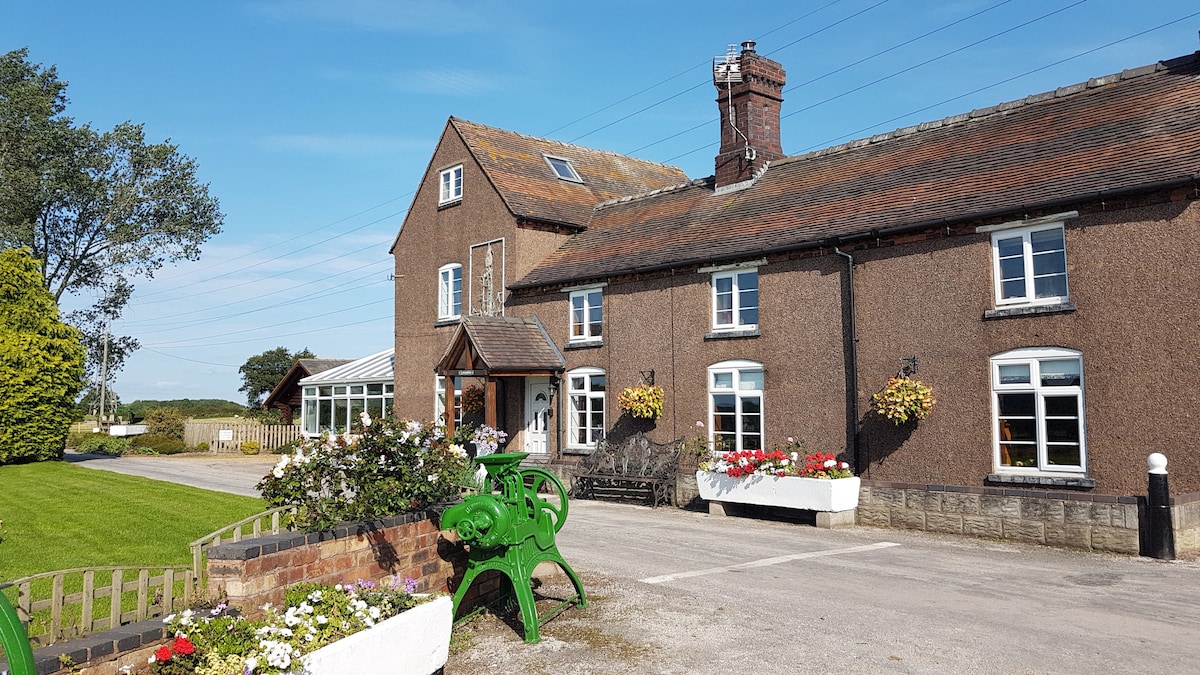 Far Coley Farmhouse with Kilnhurst Lodge木屋